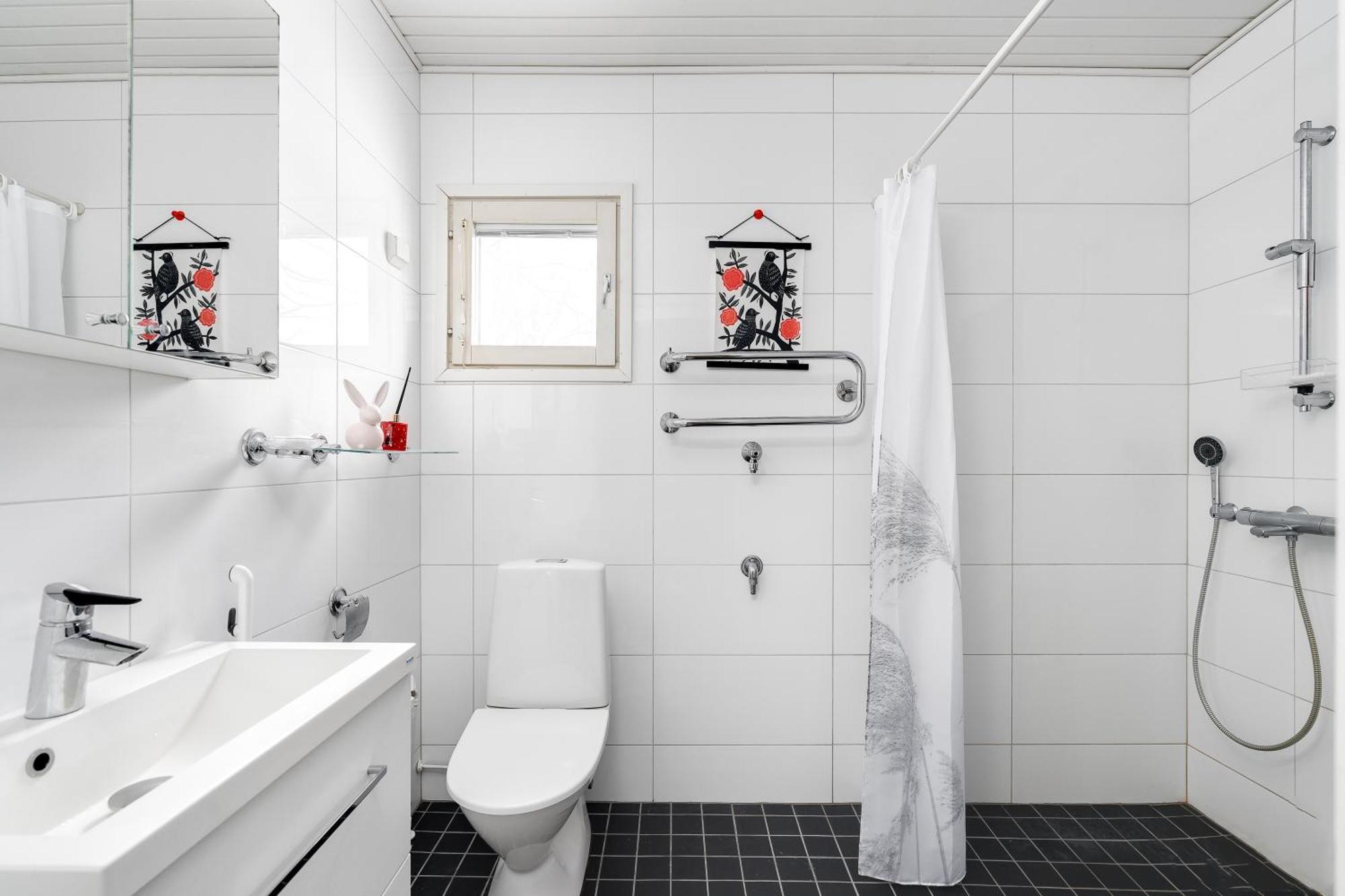 Private Rooms Near Metro, Free Parking,Direct Bus From Airport Helsinki Exterior photo
