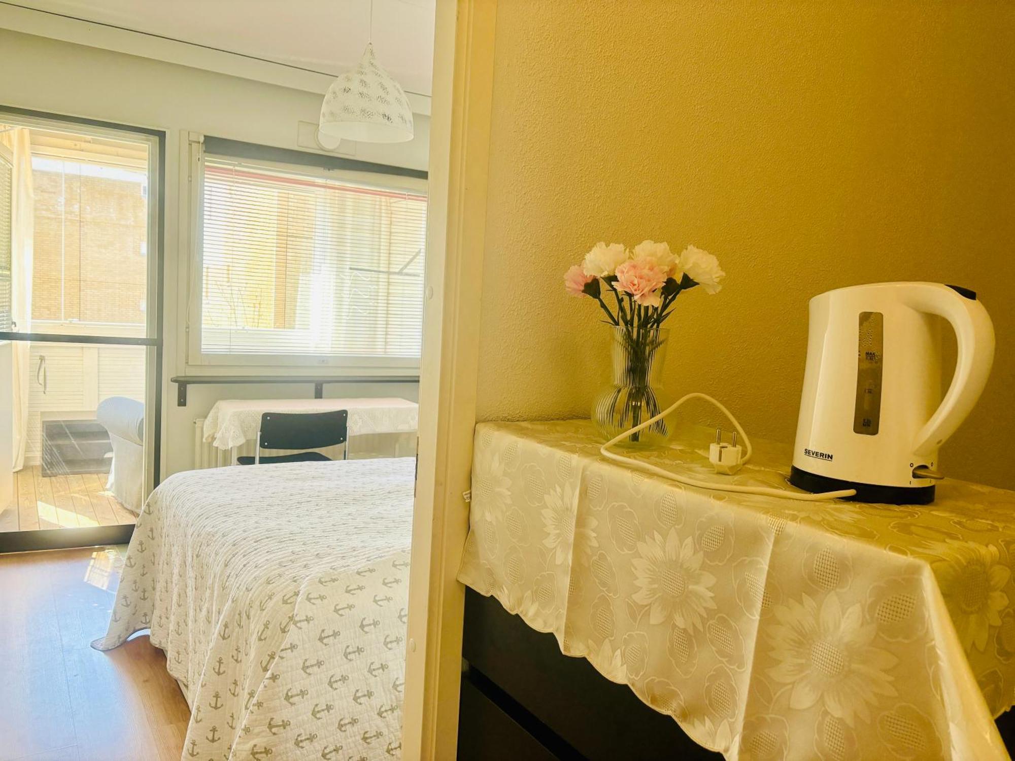 Private Rooms Near Metro, Free Parking,Direct Bus From Airport Helsinki Exterior photo